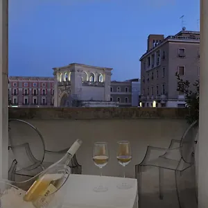 Appartamento Luxury House Piazza Sant'oronzo -le Mie 3 Suites- La Finestra Sul Vicolo Windows In A Alley- Il Balcone Sulla Colonna Di Sant'oronzo Balcony On Sant'oronzo Column- Il Balcone Sul Sedile Di Balcony On Sant'oronzo Squ, Lecce